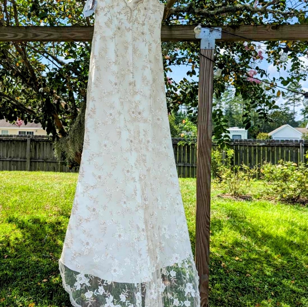 NWT Elegant Oleg Cassini ivory spaghetti strap size 16 wedding gown - Picture 4 of 16